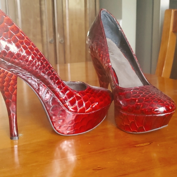 Auri Ruby snake skin platform heels - Picture 1 of 6